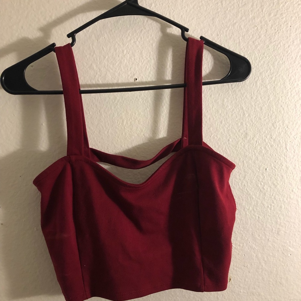 Cropped shirt with open back